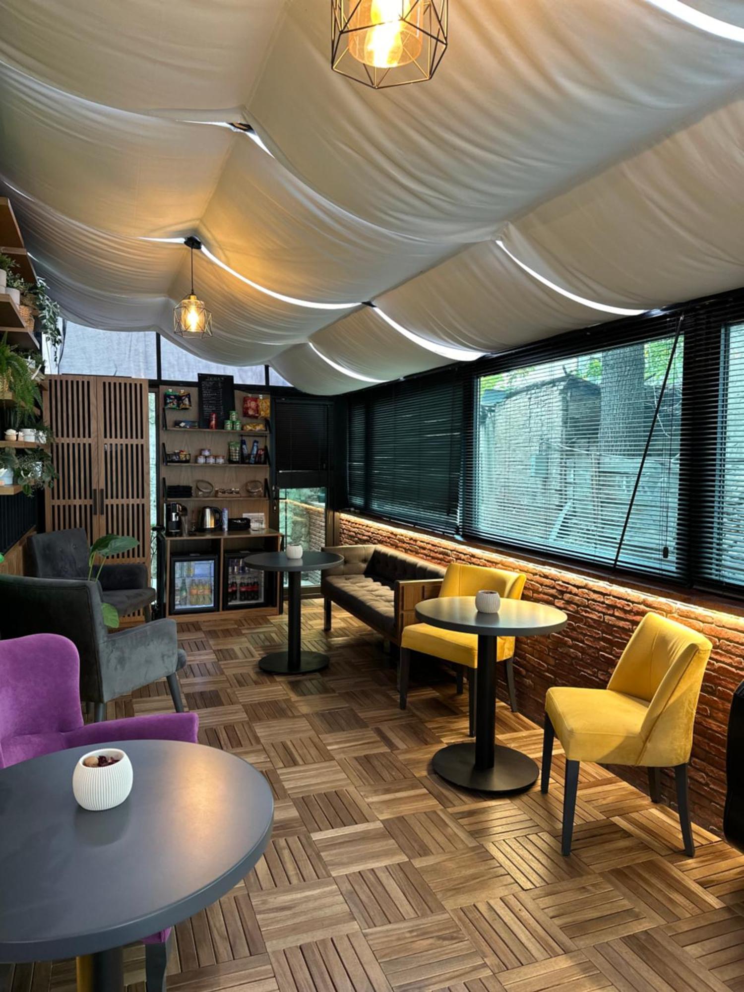 Hotel Adora Tbilisi Esterno foto